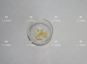 大蒜去皮切片