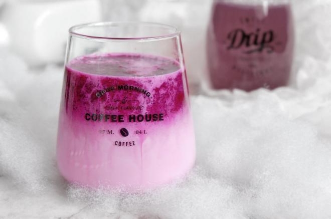 渐变火龙果牛奶