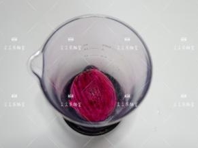 火龙果去皮放入料理机