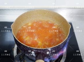 加入适量牛奶打成糊，然后重新置于火上再次煮开后离火即可