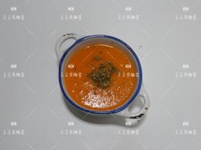 装碗，撒香草。不喜欢的也可以不加