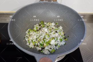 翻炒均匀即可。