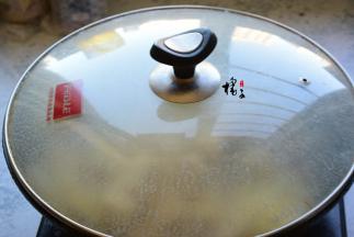 盖上锅盖，大火烧开，水开后转中火继续炖十五分钟即可