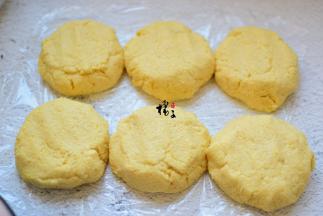 按扁，盖保鲜膜再静置10分钟