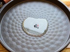 电饼铛预热，小火，加少许油