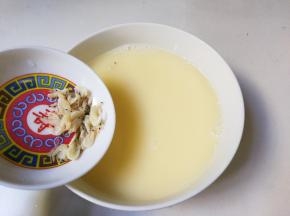 放入虾皮