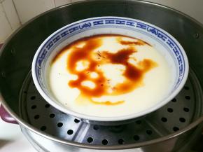 蒸好，放入半勺生抽