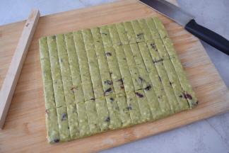 然后取出切成小块