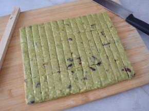 然后取出切成小块