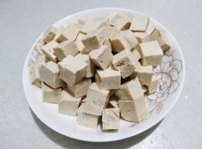 豆腐切小块