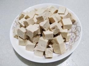 豆腐切小块