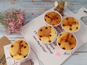 入预热好好的烤箱上下火160度中下层烤20分钟。