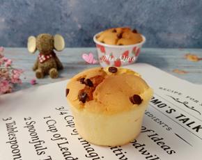 巧克力豆戚风纸杯蛋糕。