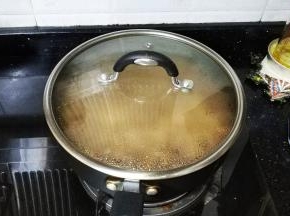 盖上盖子转小火焖十五分钟