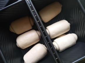 放入吐司盒