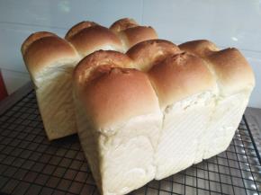 出炉立刻脱模，放烤架上晾凉