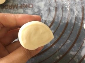 切开看一下，切面是光滑无气孔的