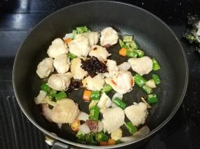 放入老干妈炒均匀