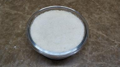 最后铺一层红薯米粉抹平表面