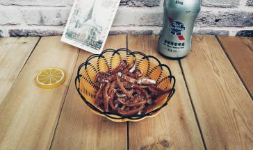 烤好晾凉到不烫手，撕成条