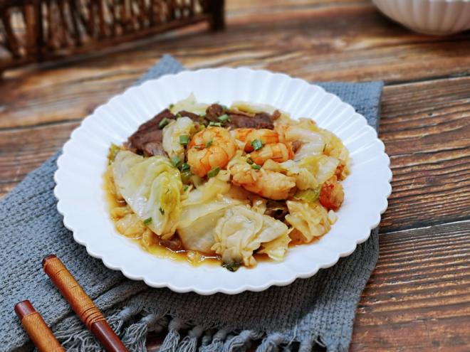 虾仁开胃卷心菜