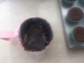 入烤箱150度烤20分钟，之后转170度烤10分钟，出炉凉透