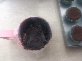 入烤箱150度烤20分钟，之后转170度烤10分钟，出炉凉透