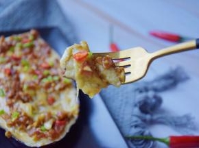 最后撒上葱花和小米辣圈就可以开吃啦