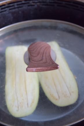 2.上锅蒸10分钟或者微波炉高火转4分钟