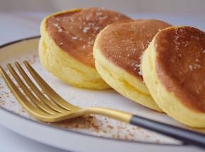 撒上糖粉和淋上蜂蜜就可以吃啦！