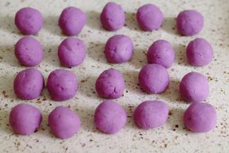 分成20克一个，搓成圆球状