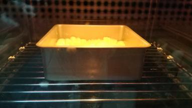 放入预热好的烤箱180度20分钟，中途如表面焦香了，用锡纸盖一盖