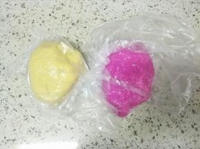 装入保鲜袋醒半个小时