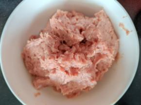 打好的肉糜放冰箱冷藏30分钟