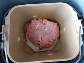 放入面包桶，开启揉面功能搅拌30分钟