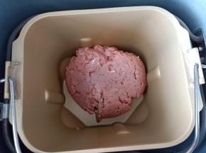 放入面包桶，开启揉面功能搅拌30分钟