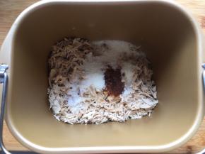 放入面包机，将盐，白砂糖，生抽，玉米油放入，开启肉松程序1小时10分钟，最后几分钟放入芝麻即可