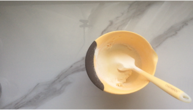 最后再过筛入干性材料，低粉和奶粉