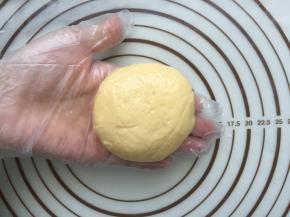 然后再把表面翻过来，整理平整就好