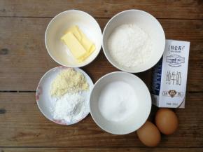 松弛挞皮面糊的时间可以来做挞馅，准备所有的挞馅材料并称量备用，挞馅的黄油需要室温软化或直接隔水融化