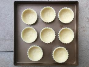 依次做好八个挞皮