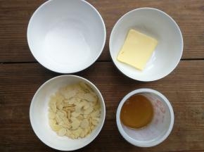 饼干面糊处理好之后，准备内馅材料