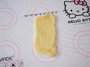 再次擀成长舌状