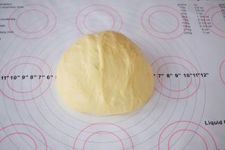 取出揉圆盖上保鲜膜醒发20分钟