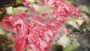 最后加肥牛进去。