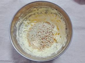 加入碎花生，稍微混合均匀。