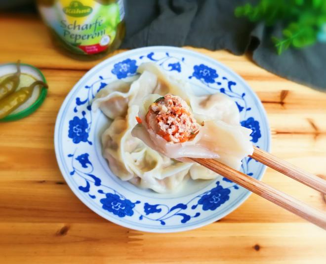 腌绿辣椒辣椒胡萝卜水饺