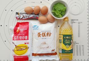 准备材料，菠菜洗净不要甩干水分直接打成汁取40克。