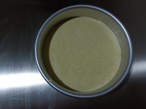 9.倒入模具中，包上保鲜膜，开水上锅，中火蒸35分钟，关火后闷5分钟，出锅倒扣 