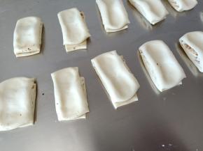 6.分别用手稍微抻长一点
